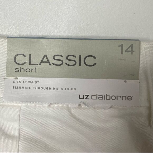Liz Claiborne | NWT Classic White Shorts - Picture 6 of 6